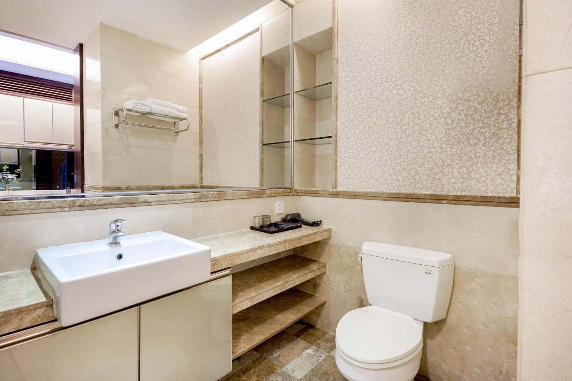 Ht Legend Hotel Changgang Metro Station Exit F -Direct To Canton Fair Exterior photo
